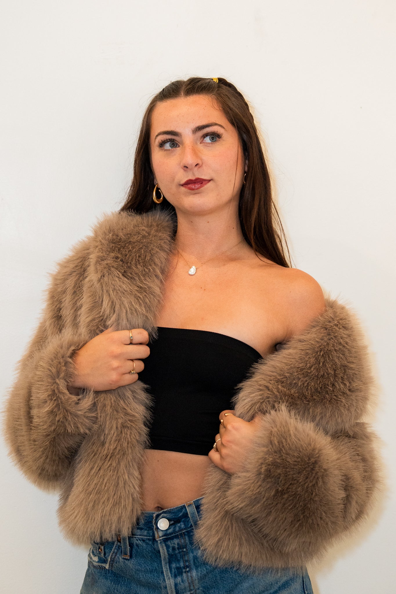 Shop this trendy light brown faux fur coat! Short, mid-waist, and ultra-comfy, it’s perfect for staying warm in style. Must-have layering piece for casual outfits, nights out, and chic streetwear looks.