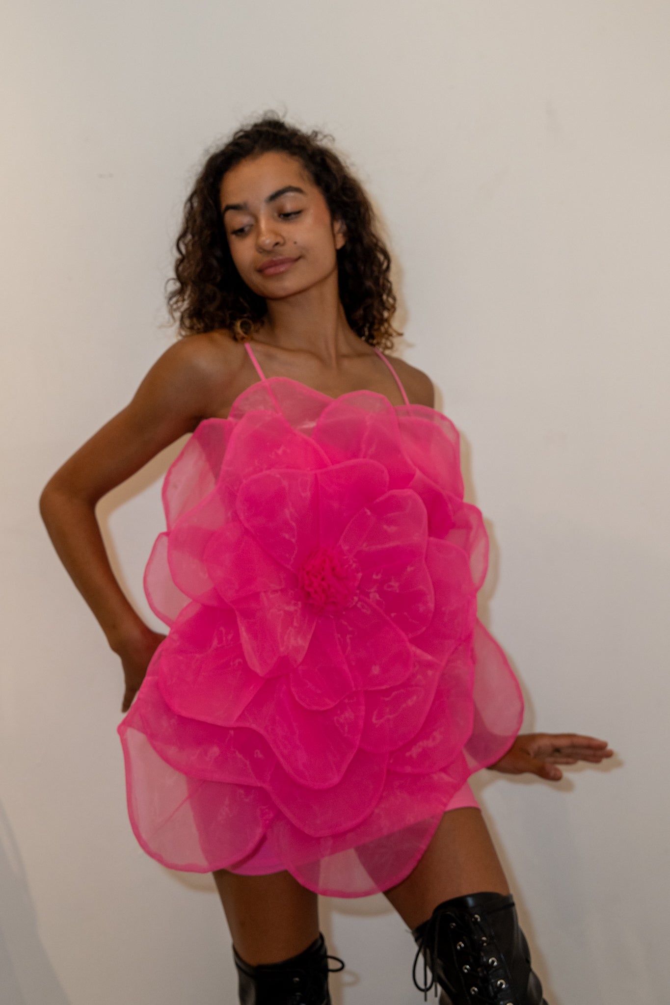 3D flower dress
stretchy / figure-flattering / lightweight
flirty / fun / festival-ready
parties / standout outfits / occasions